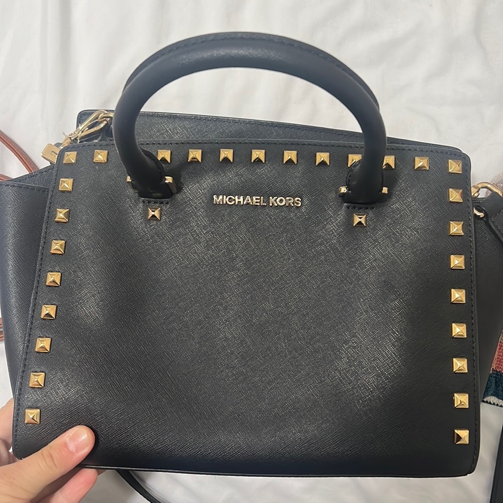 Michael Kors- Crossbody bag